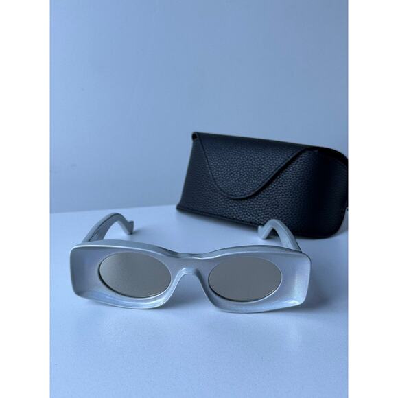 NEW Loewe LW40033I Paula\'s Ibiza Sunglasses in Iridescent main image 4